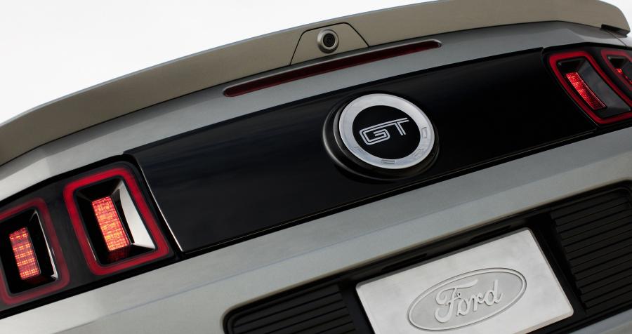  Ford Mustang GT 2013 года  (фото 17 из 58)